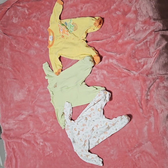 Bundle of 3 Unisex 3 Month Onesies - Picture 1 of 11